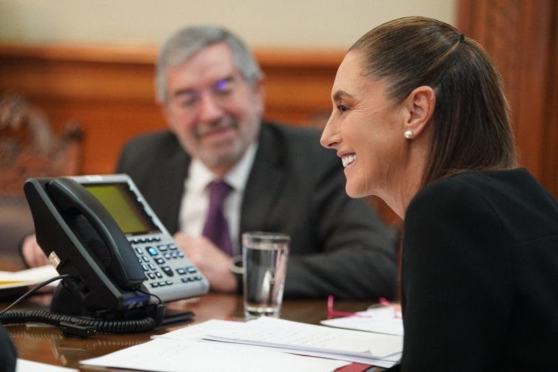 Sheinbaum mantiene conversación productiva con Trump y saluda a Melania