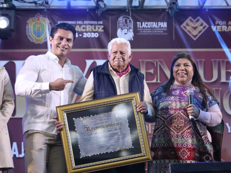 Tlacotalpan reconoce y celebra a Don Fallo, pilar del son jarocho.