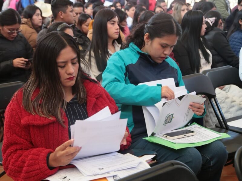 Ofertó SEV 464 plazas docentes para fortalecer cobertura en el ciclo 2025-2026