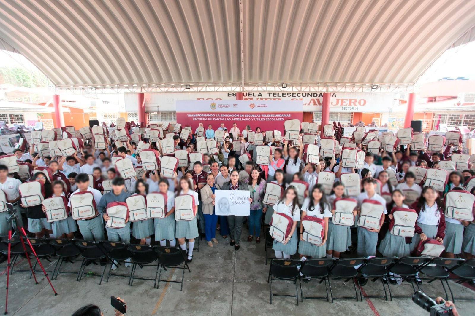 Más de 300 mil estudiantes, beneficiados con el programa Transformando la Educación