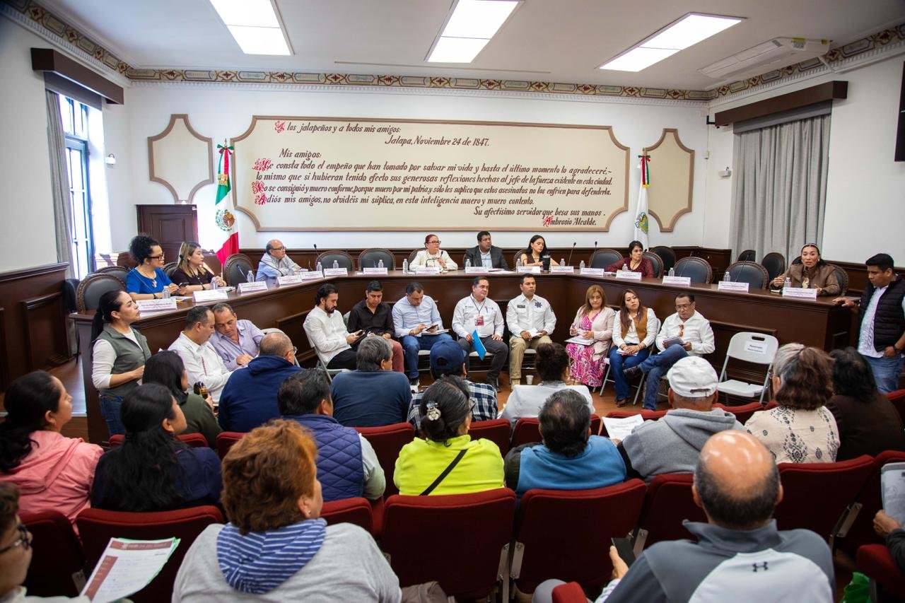 Con los recursos que aporta la sociedad se generan beneficios comunitarios; Xalapa sigue en transformación