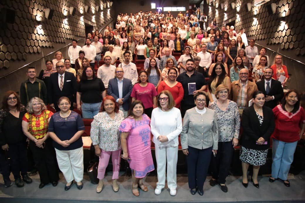 SECVER concluye con éxito dos días de reflexión con Sabina Berman