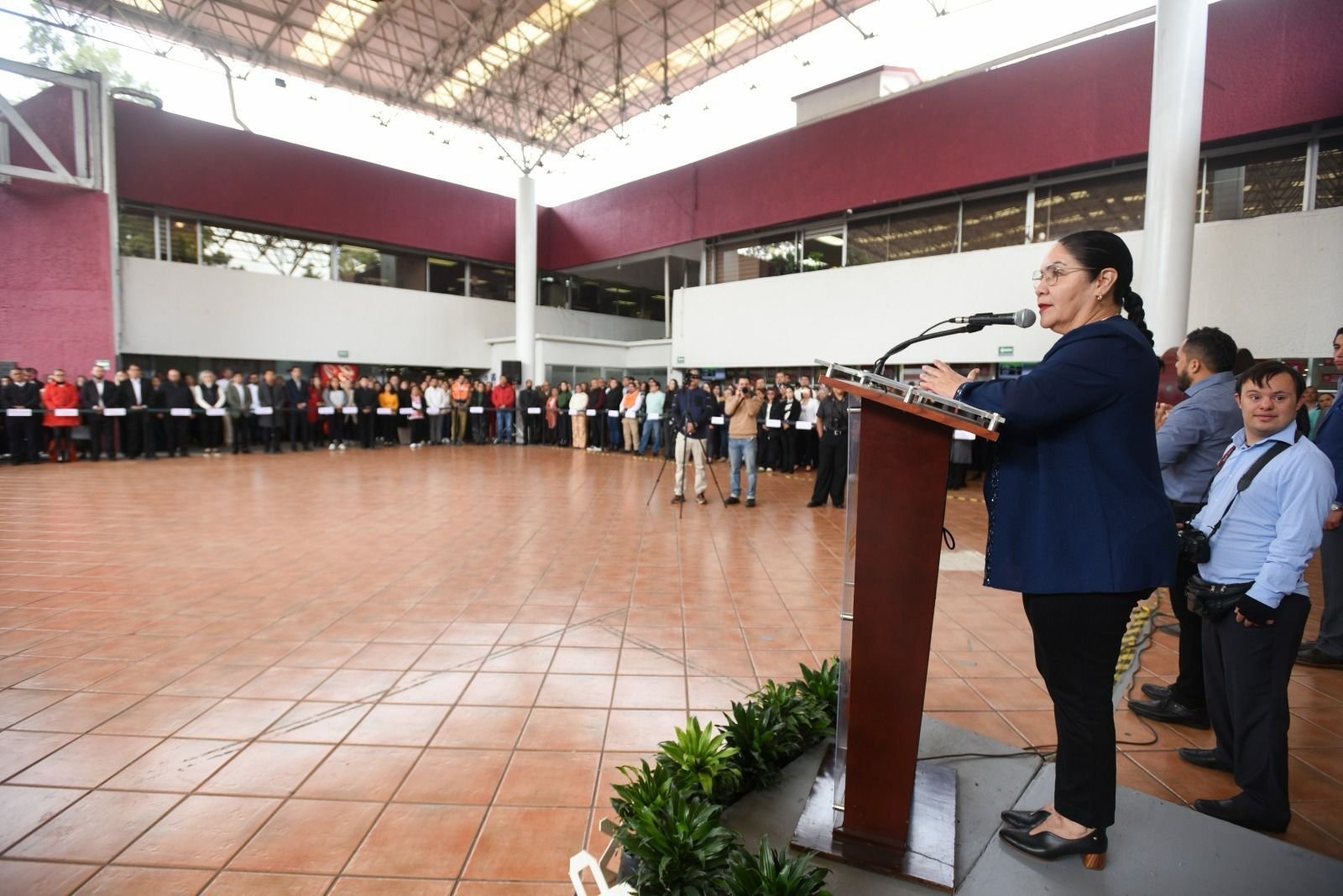 En cinco meses SEV mejoró 3 mil 110 escuelas con mobiliario, equipo y pintura