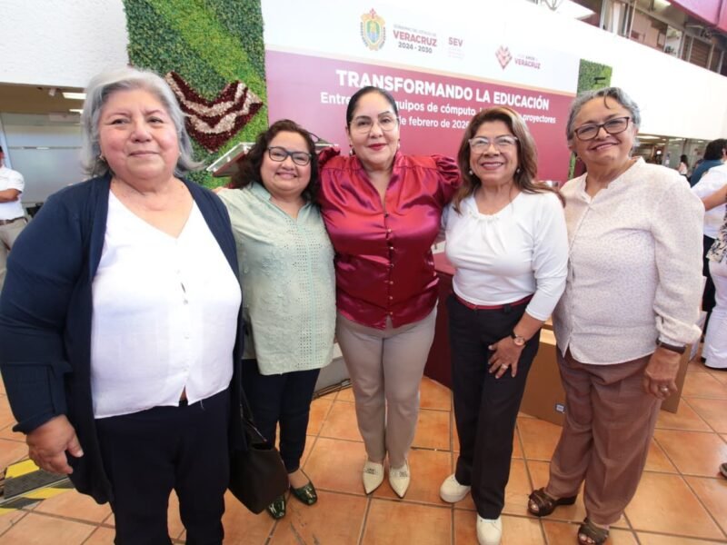 Distribuye SEV más de 10 mil paquetes escolares y equipo de cómputo