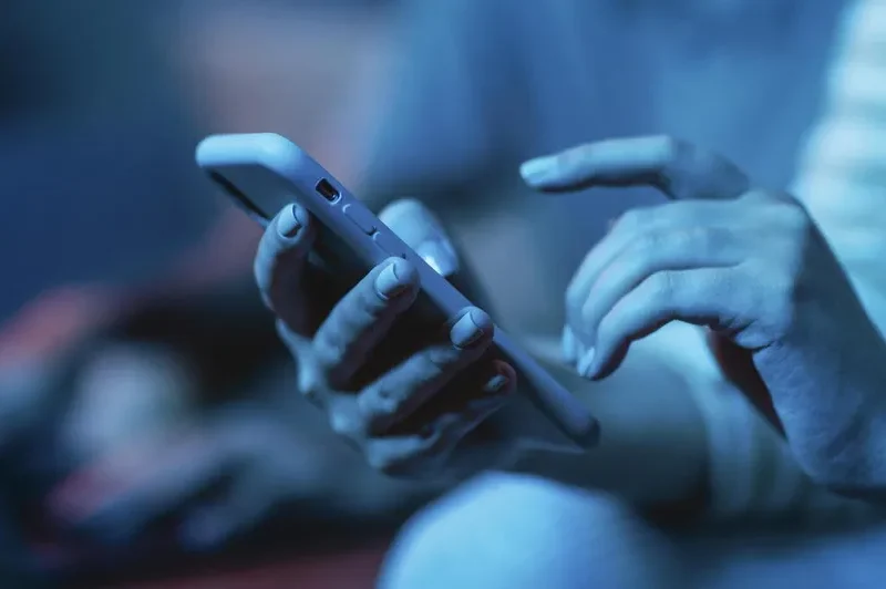 Descubren virus letalmente invasivo en celulares nuevos; tiene acceso a toda tu información sin que lo sepas