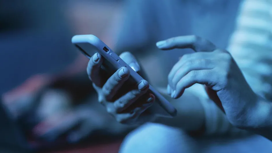 Descubren virus letalmente invasivo en celulares nuevos; tiene acceso a toda tu información sin que lo sepas