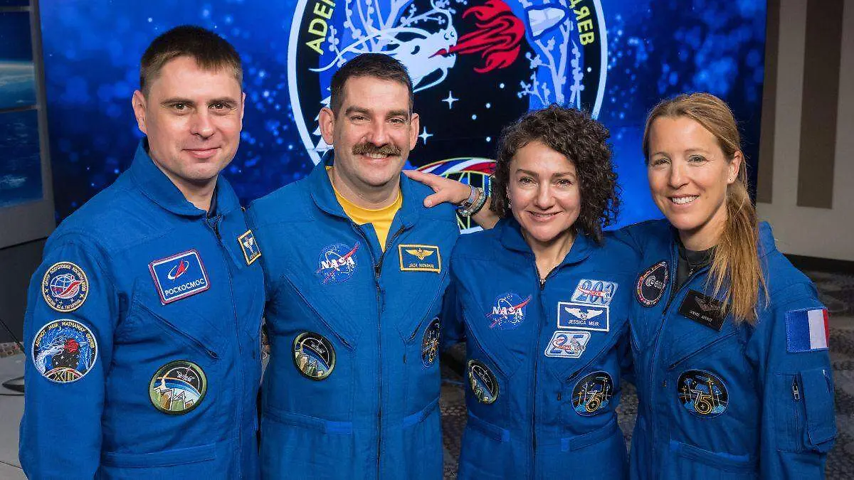 Cuatro astronautas llegan a la Estación Espacial Internacional tras la evacuación médica de sus predecesores