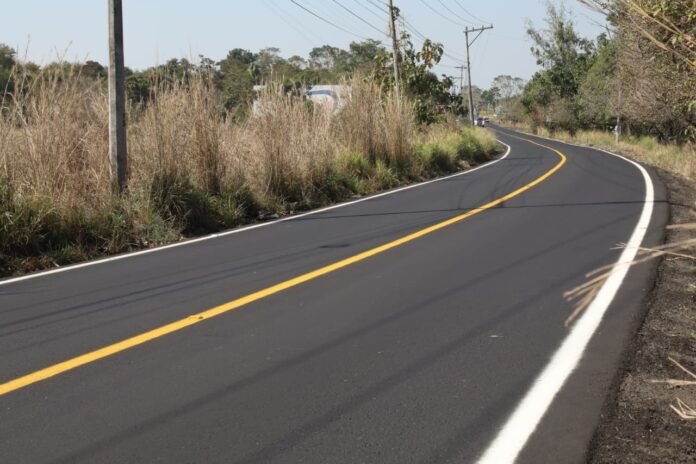 Inauguran 25 kilómetros de carreteras en la región del Sotavento