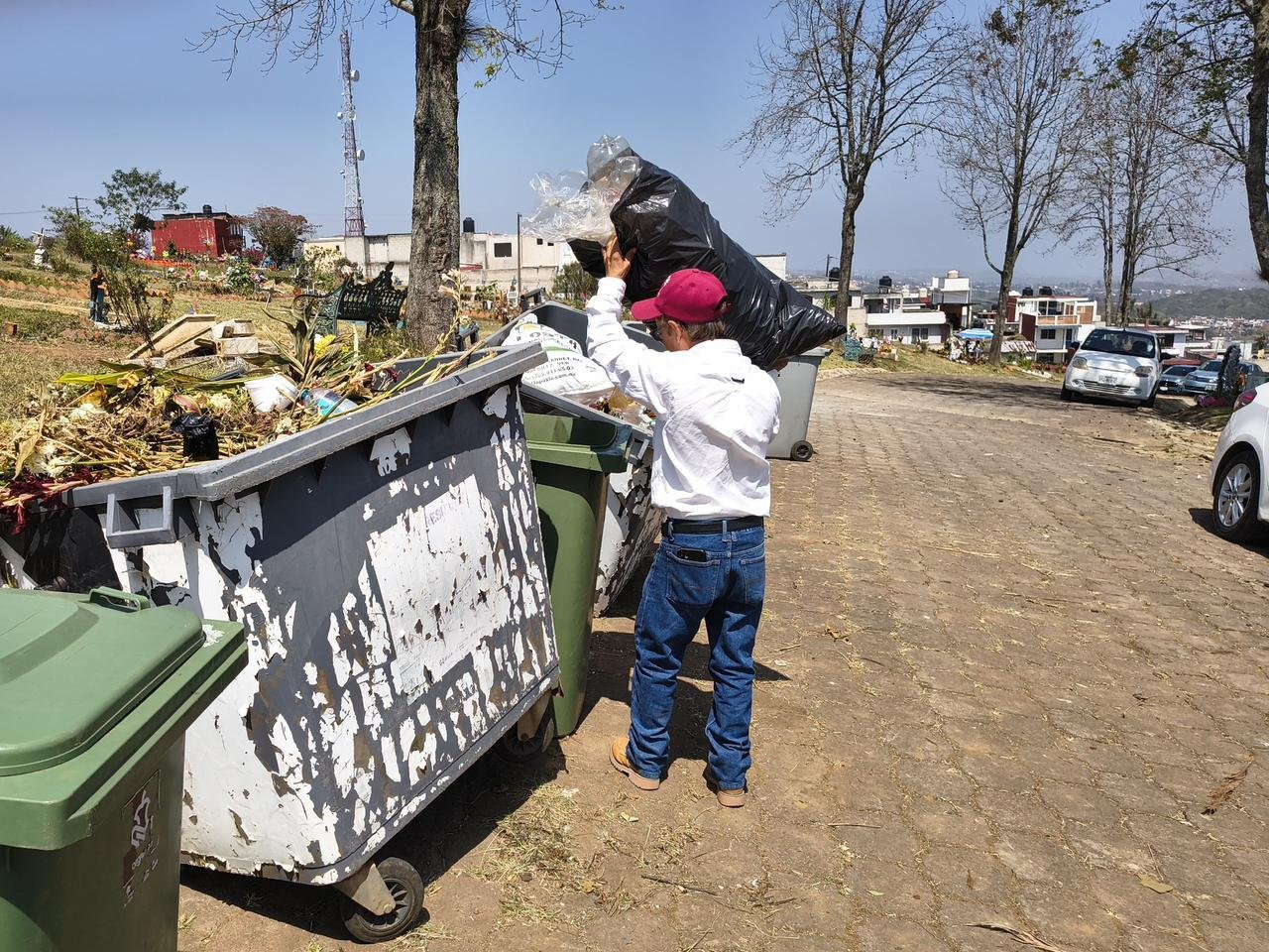 Se realizaron acciones de limpieza en panteones para evitar la propagación del mosco transmisor de dengue