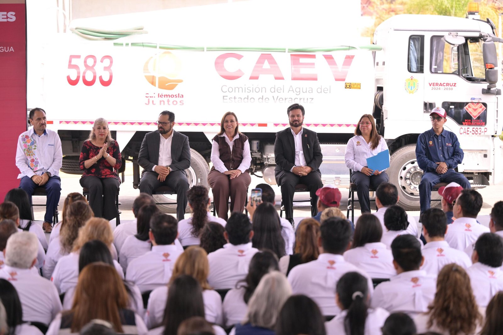 Amplía Rocío Nahle capacidad de respuesta para contingencias con 30 pipas para la CAEV