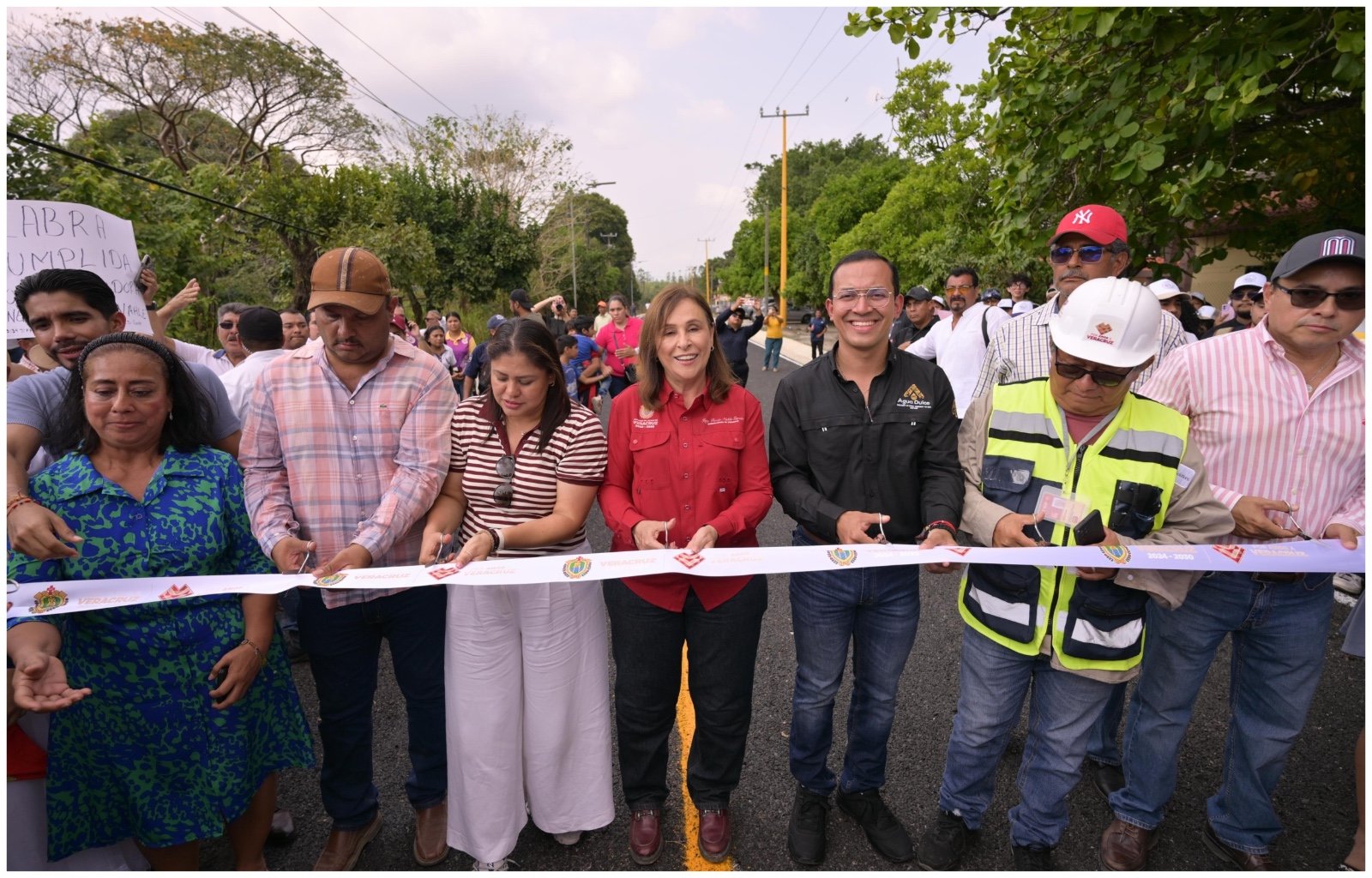 Rocío Nahle reivindica al sur con la entrega de 14 km del camino Las Choapas–El Paralelo