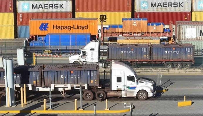 Inegi: crecieron exportaciones 15.8% en febrero; se redujo déficit frente a enero