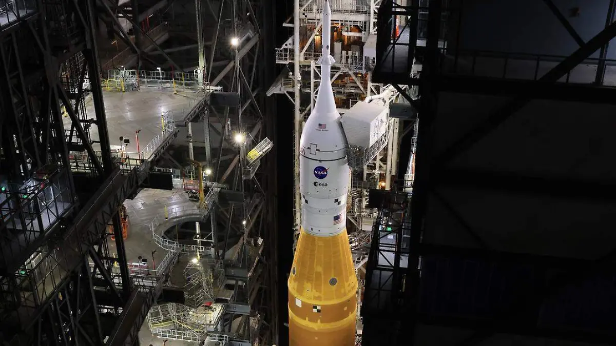 NASA repara fallas en cohete de Artemis II y prepara despegue para abril