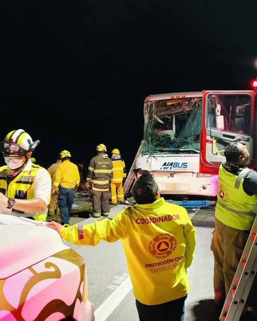 Choque de autobús deja dos muertos en Tamaulipas; viajaba de Coatzacoalcos a Ciudad Acuña