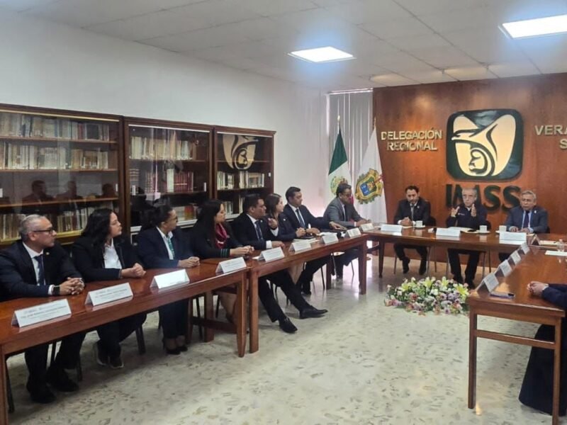 Toma de posesión el Dr. Arturo Navarrete Sánchez como titular del IMSS Veracruz Sur