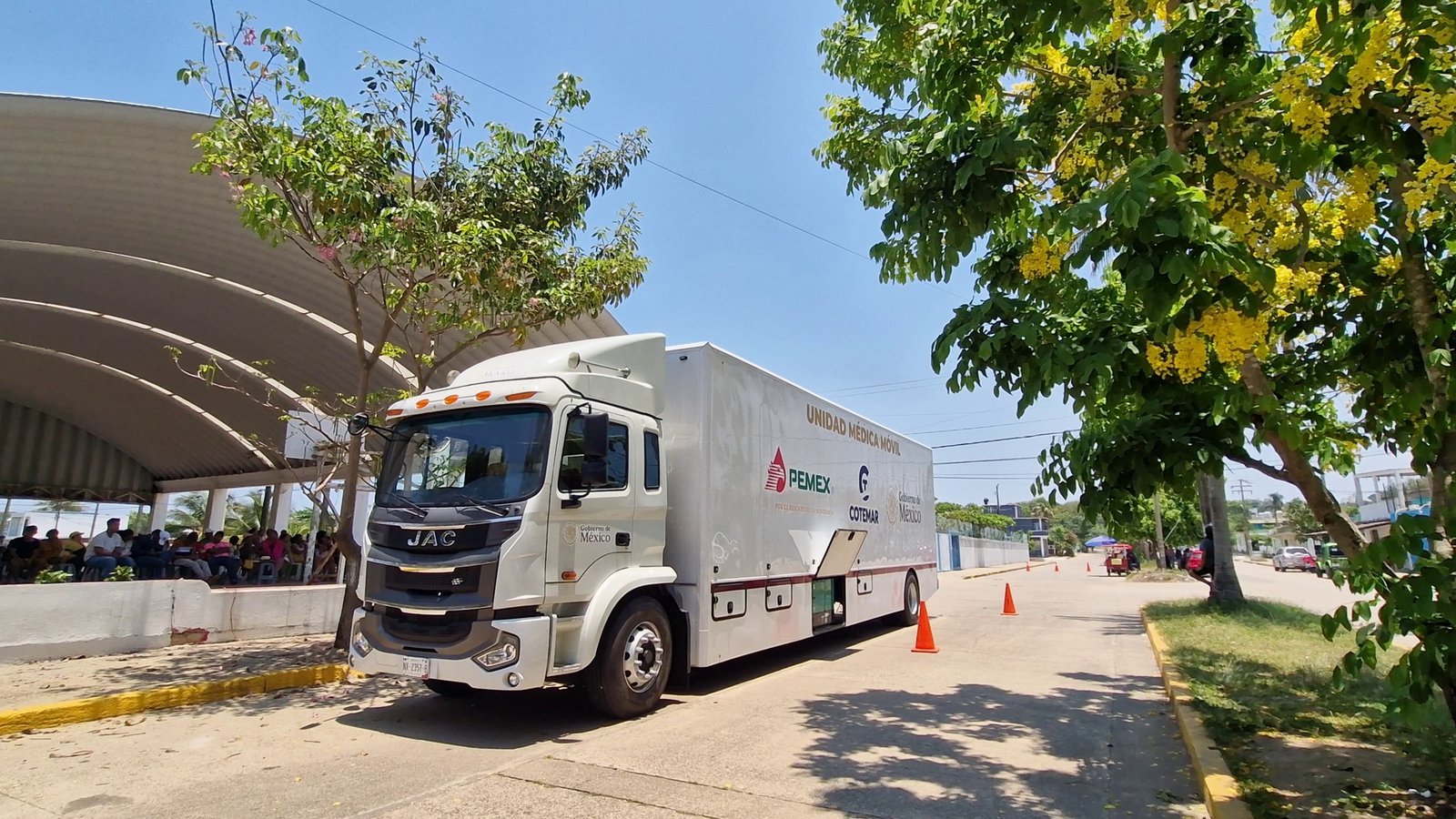 Brinda Unidad Médica Móvil de Pemex atención gratuita en Villa Allende, ejidos y congregaciones