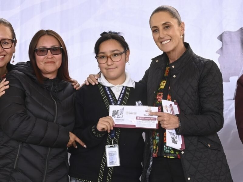 Gobierno de Sheinbaum inicia entrega de becas educativas con inversión histórica