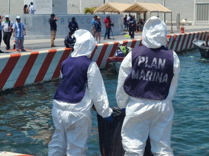 Por derrame de hidrocarburos, investigan a 13 buques que estuvieron en el área de Coatzacoalcos