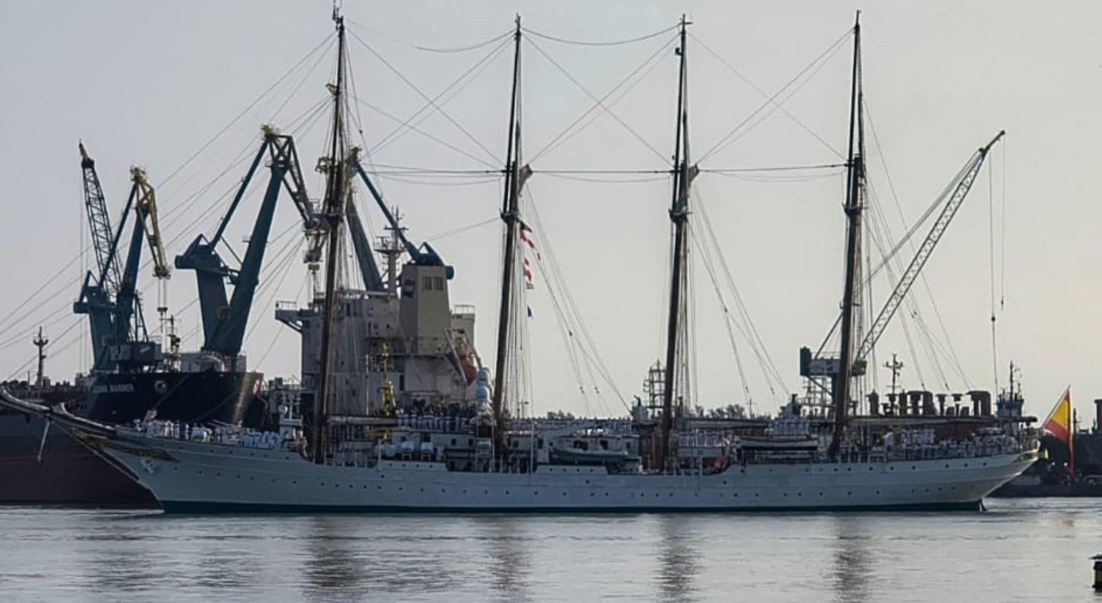 Buque escuela de la Armada española ancla en puerto de Veracruz