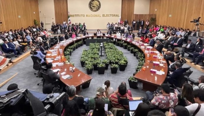 Siete veracruzanos pasan a tercera etapa por tres consejerías del INE