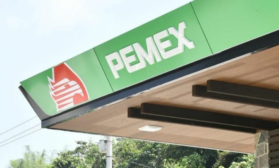 Pemex atiende presencia de trazas de aceite en Poza Rica y Coatzintla