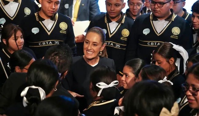 Sheinbaum consolida su apoyo a los jóvenes: Garantiza 200 mil nuevos espacios en bachillerato