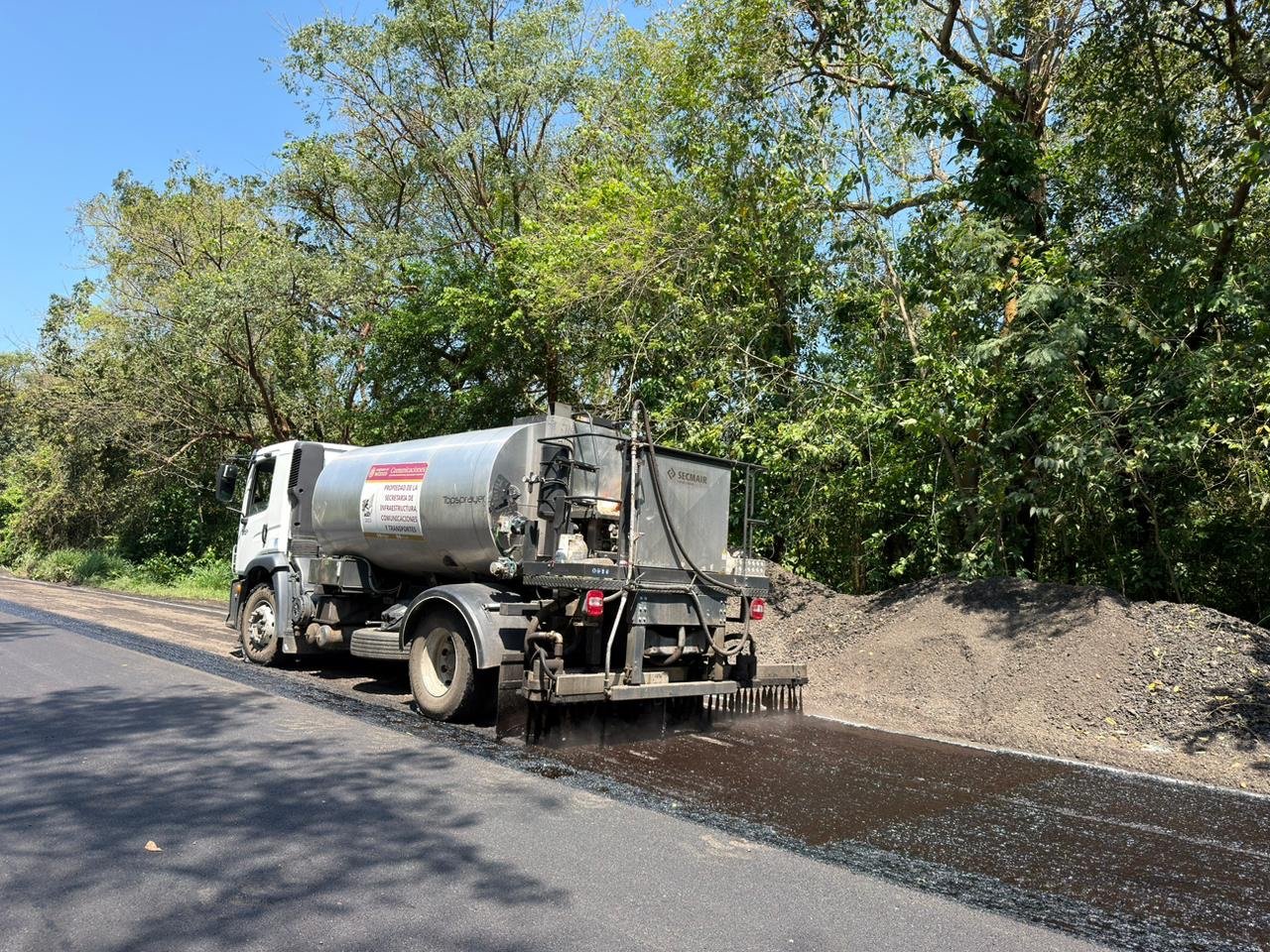 Con tecnología que recicla neumáticos, SICT realizará conservación de carreteras