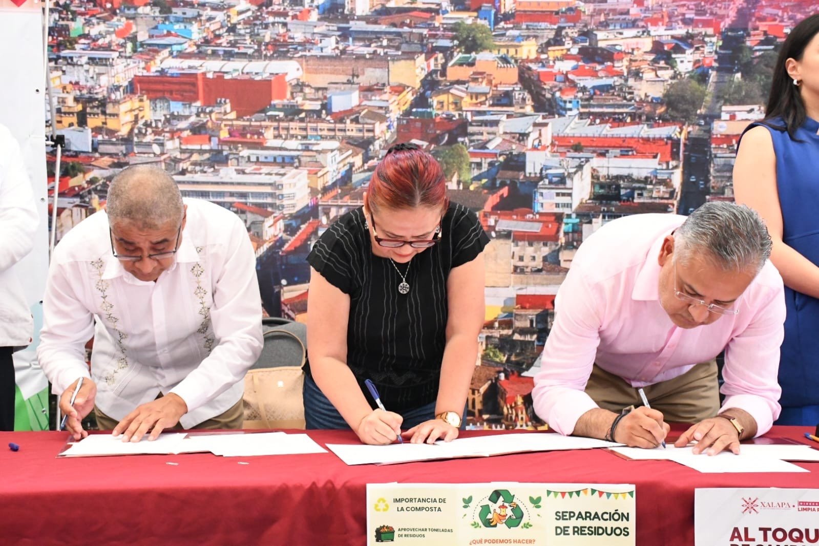 IPE firma convenio con Xalapa para el manejo y aprovechamiento de residuos