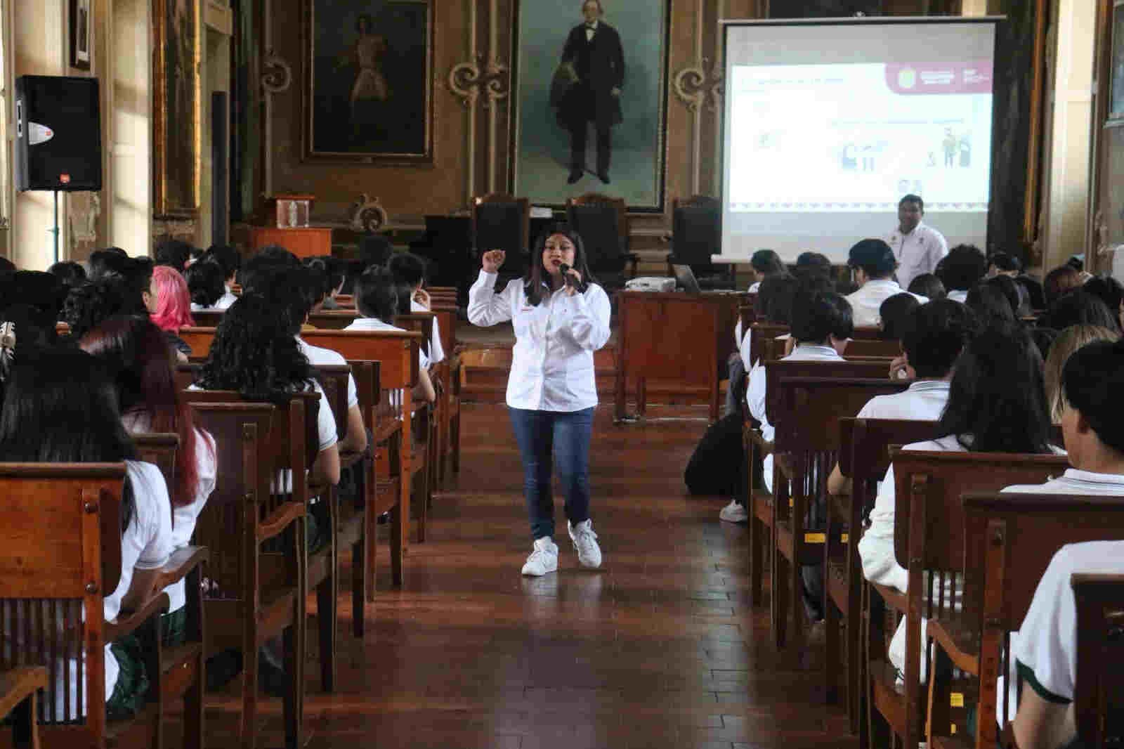 Promueve SEV uso consciente de redes sociales entre estudiantes de bachillerato