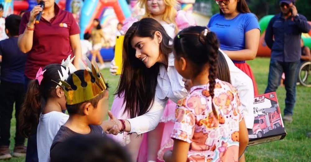 Niñas y niños disfrutan festival en colonias de Poza Rica