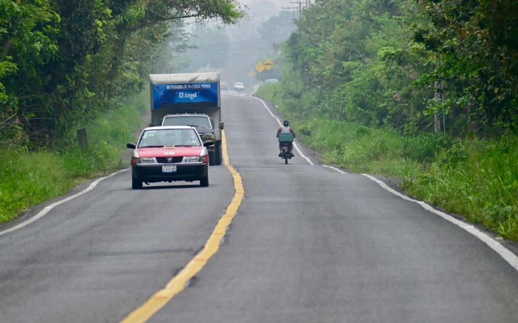 Aquí están sus impuestos: Rocío Nahle entrega carretera Papantla–Espinal