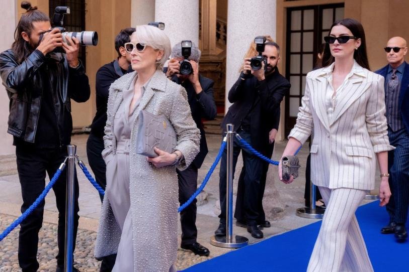 Anne Hathaway y Meryl Streep deslumbraron con looks icónicos en la gira mundial.
