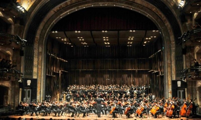 La Orquesta Escuela Carlos Chávez y 100 voces hacen retumbar Bellas Artes con el Réquiem de Verdi