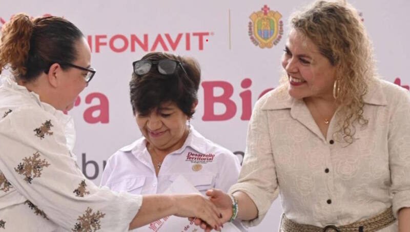 Respalda Gobierno de Veracruz entrega de 91 viviendas en Coatzacoalcos