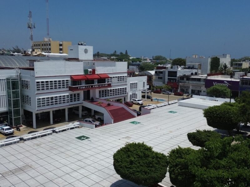 Cabildo de Coatzacoalcos aprueba plan para liquidar deuda bursátil; bancada de MC vota en contra.