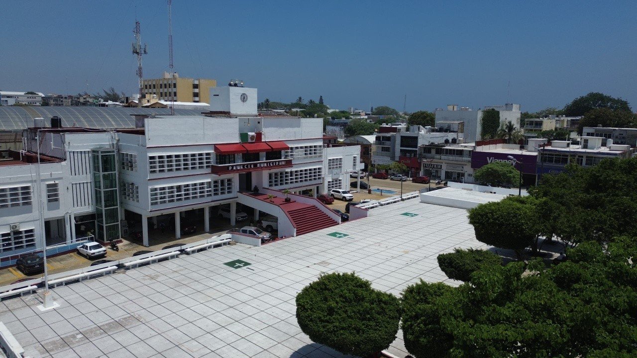 Cabildo de Coatzacoalcos aprueba plan para liquidar deuda bursátil; bancada de MC vota en contra.