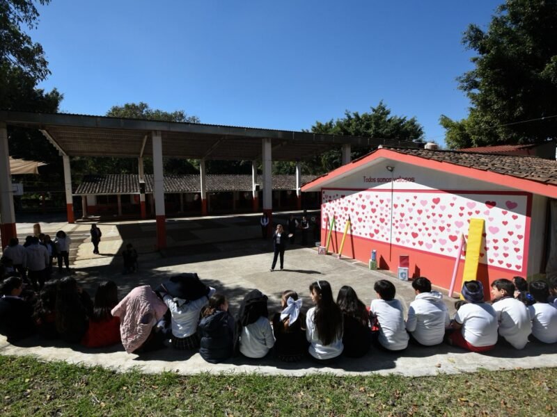 Participan más de 90 mil docentes veracruzanos en estrategia de educación inclusiva