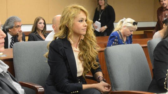 Hijo de Paulina Rubio revela que su mamá fuma marihuana