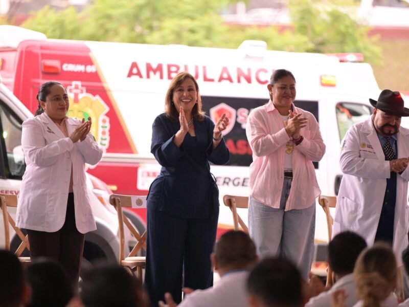 La salud no puede esperar: Gobernadora entrega30 ambulancias a hospitales