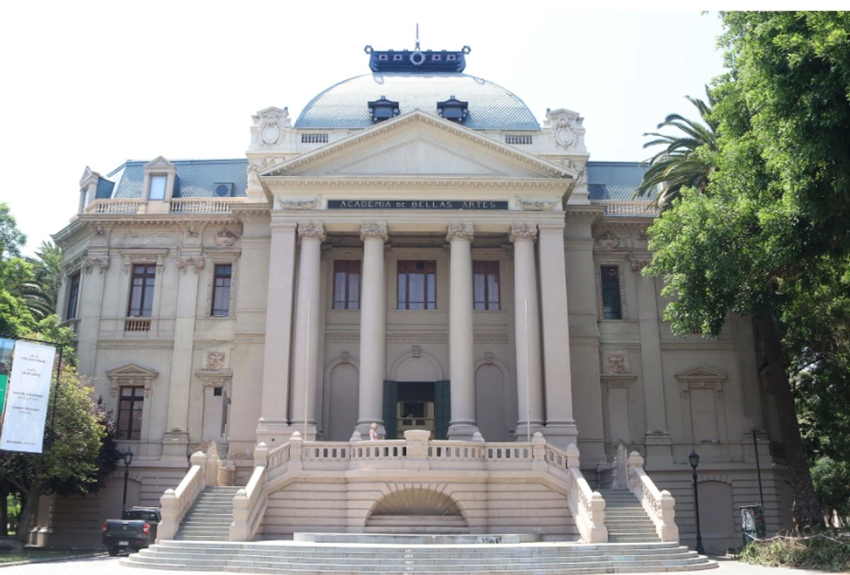 Roban escultura valuada en 2 mil dólares del Museo de Arte Contemporáneo de Chile