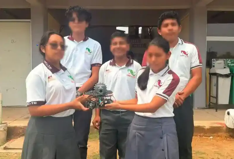 Equipo de Robótica del CECyTEV 19 Coatzacoalcos competirá en la Copa Nacional FutBotMX