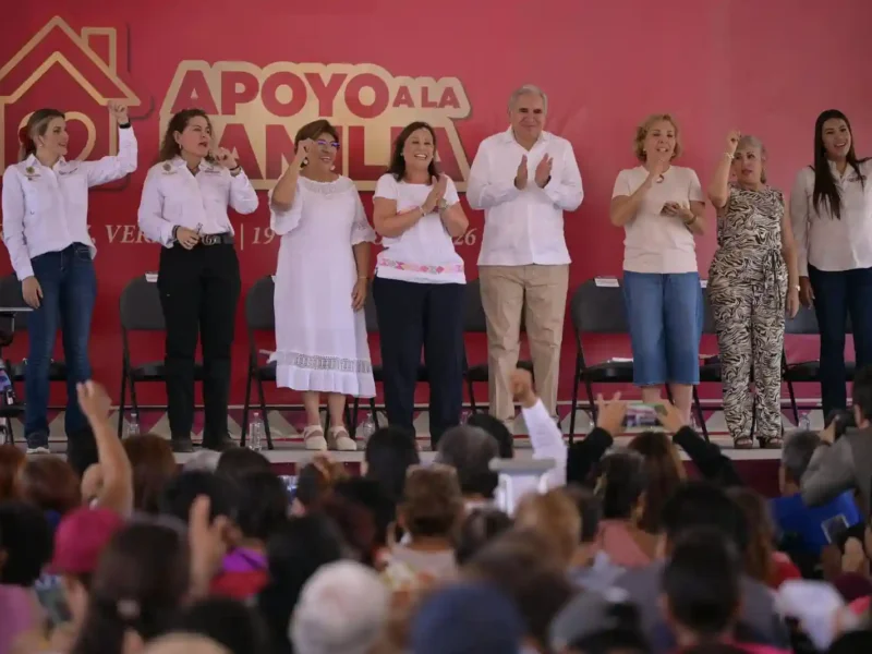 Acompaña Zoraya Villacis entrega de apoyos a familias vulnerables en Veracruz