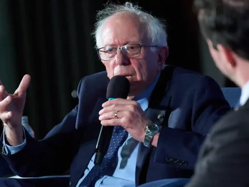 Exclusiva de AP: Bernie Sanders presenta un plan para otorgar al público la propiedad directa de empresas de IA.