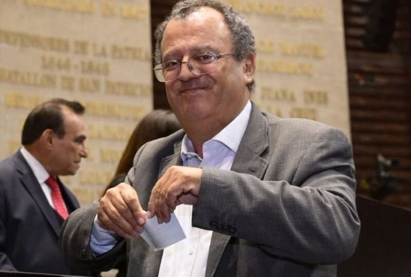 Diputado xalapeño Gilberto Herrera busca gubernatura de Querétaro por Morena y pide licencia