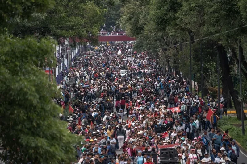 Armaron mil bombas de tubo refuerzos de CNTE en Ayotzinapa