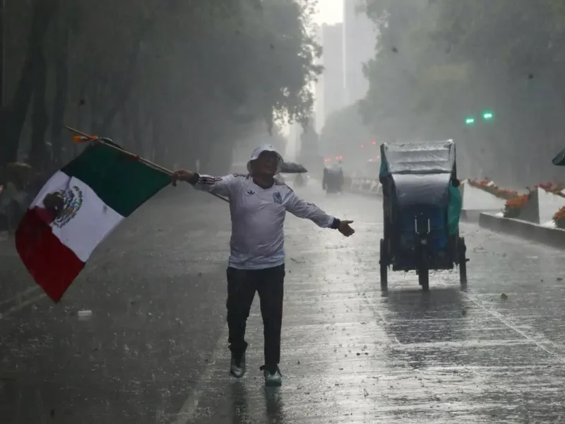 Con lluvia incluida, aficionados celebran al Tricolor tras el debut del Mundial 2026