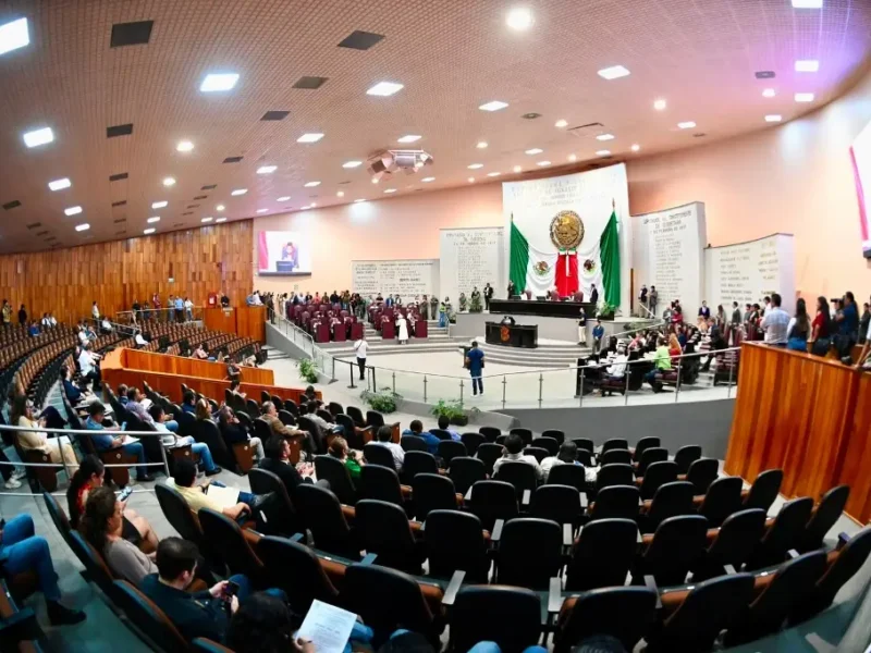 Congreso avala subasta de vehículos chatarra en Veracruz