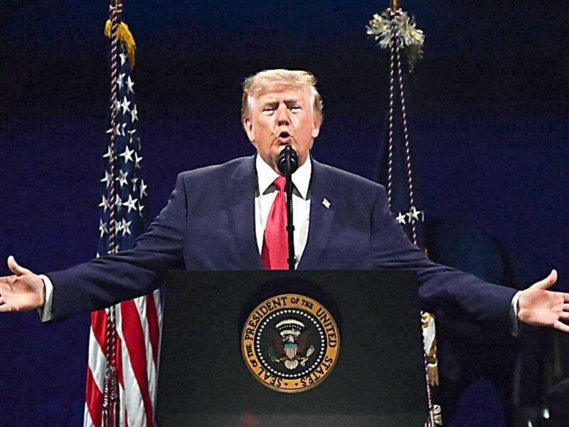 Trump celebra 250 años de la independencia EU y arremete contra los comunistas