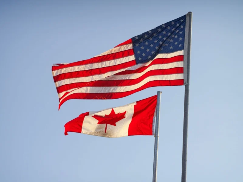 Canadá “evalúa todas las opciones” ante nuevos aranceles de 50% de EU, dice Carney tras llamada con Trump