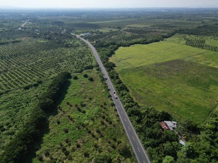 Rocío Nahle entrega 33 kilómetros completamente rehabilitados de la carretera Álamo–Tihuatlán